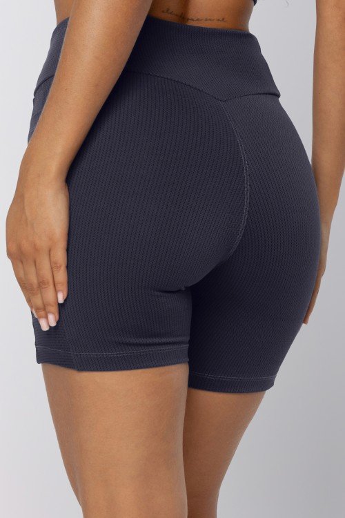 Short com Bolsos em Poliamida Texturizada Grafite
